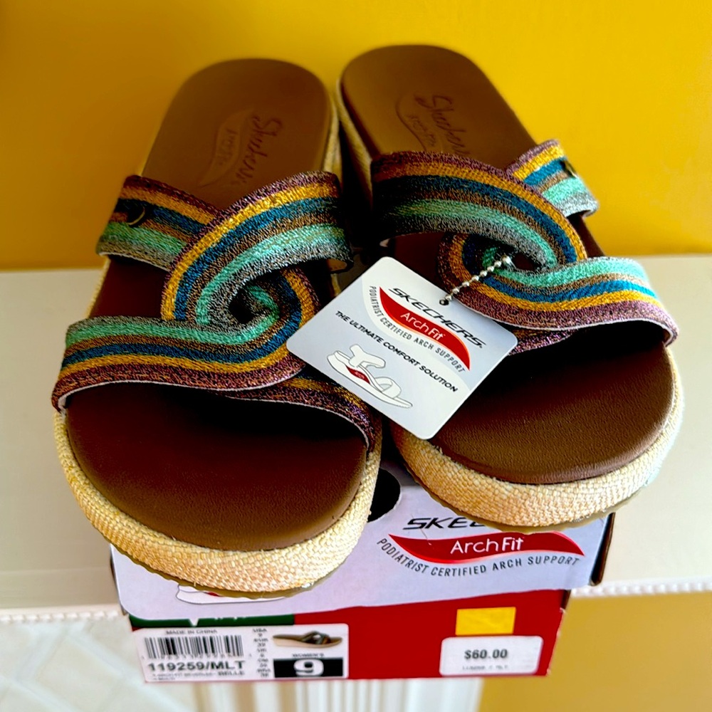 Brand new Skechers arch fit
